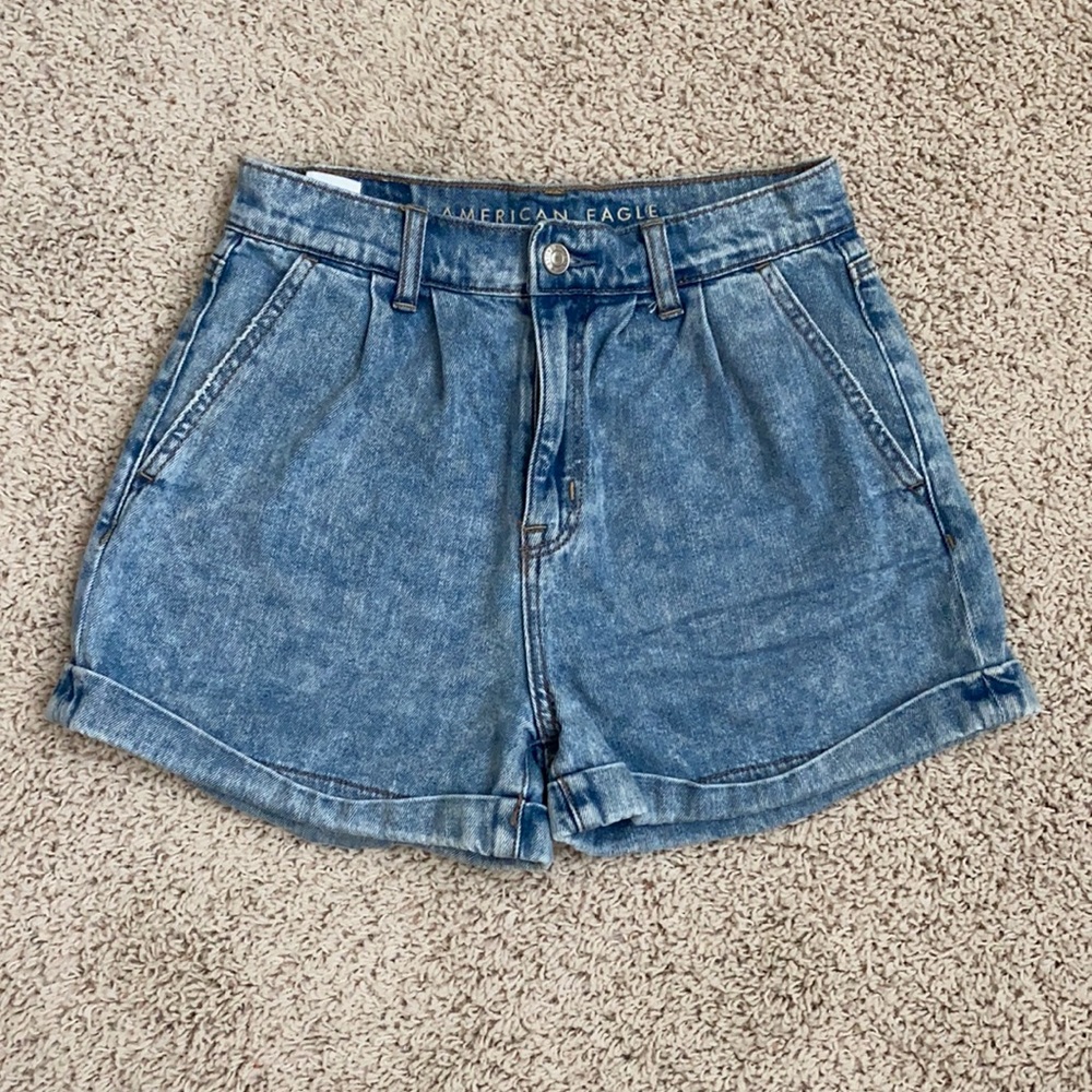 AE Mom Short